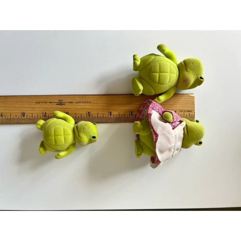 Lil' Woodzeez Tidyshine Turtle Family Mom Dad Child Toy Figures Set